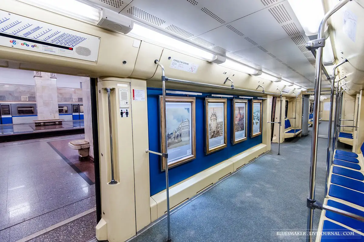 Поезд Акварель в московском метро