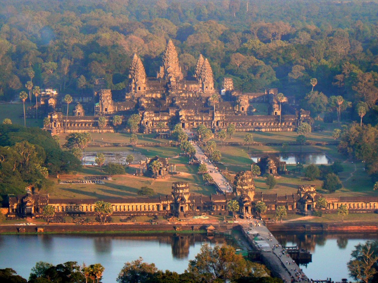  Гигантский храмовый комплекс Ангкор-Ват, Камбоджа
