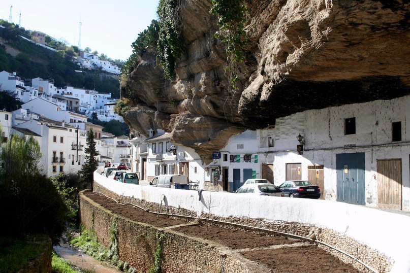 Город под скалой, Setenil de las Bodegas (Испания)