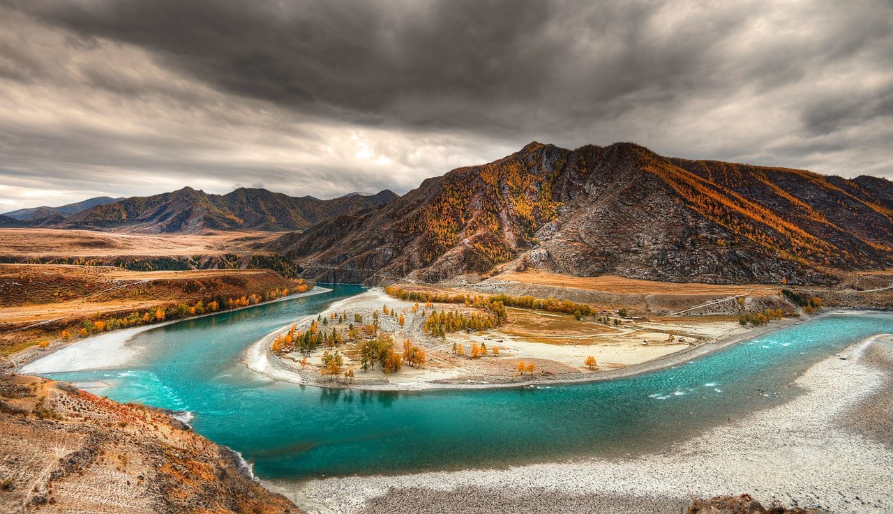 The place of confluence of the rivers Chui and Katun, Altai.