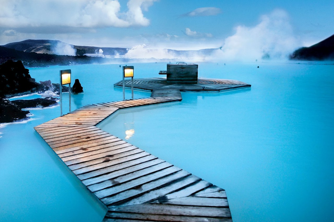 Голубая лагуна – уникальный геотермальный источник, принадлежащий к числу самих посещаемых достопримечательностей Исландии.