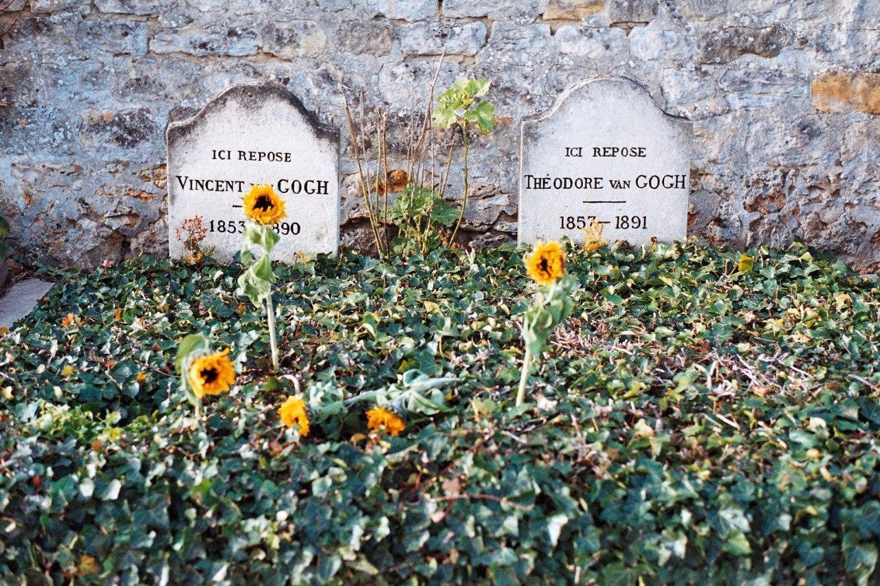 Tomb of Vincent Van Gogh and his brother Theo