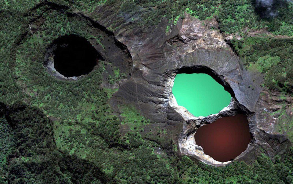 Вулканические озёра, меняющие цвет