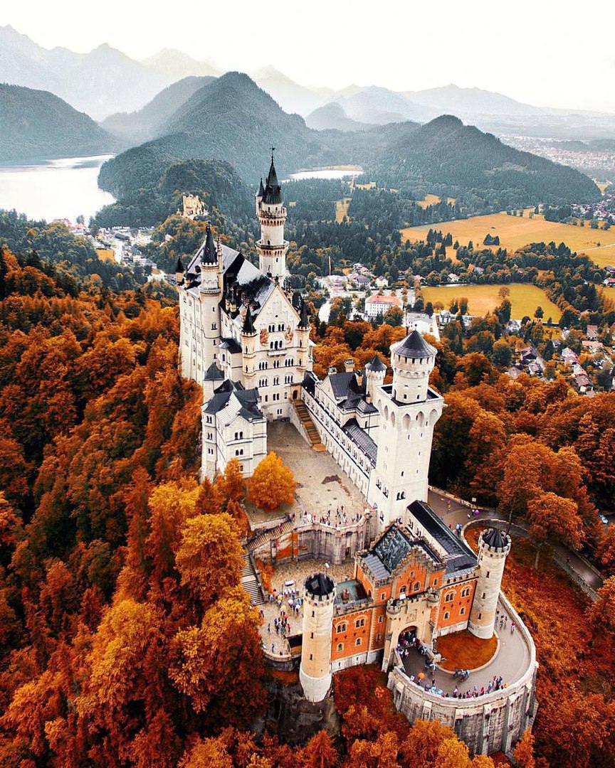 Golden Autumn in the castle of Neuschwanstein, Germany.