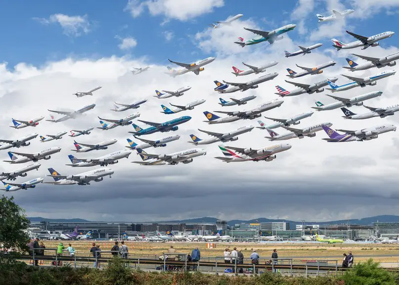 Mike Kelley photographed the flying planes around the world for a year.
