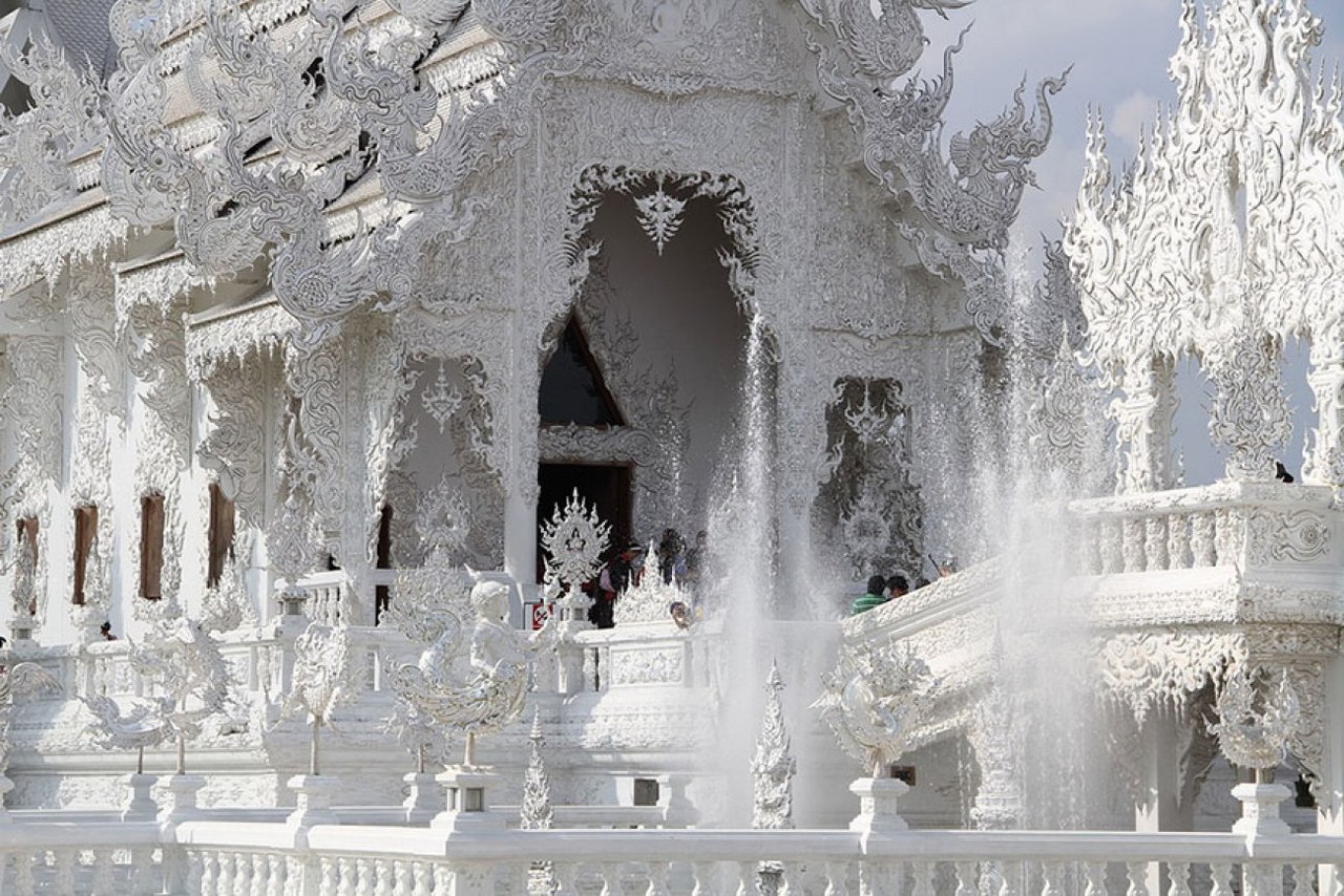 Белый храм в городе Чианграй, Таиланд