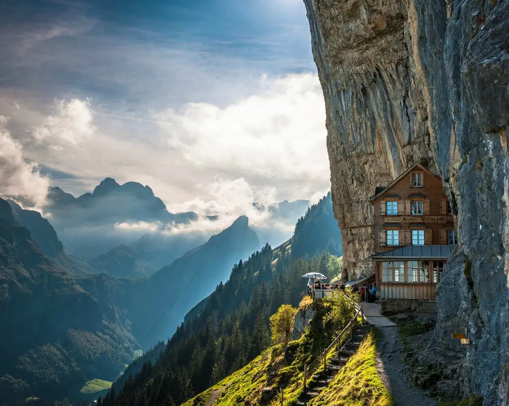 Найвідоміший готель в Швейцарських Альпах - Berggasthaus Aescher