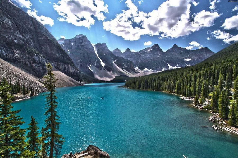Невероятно красивое и спокойное озеро Морейн, Канада