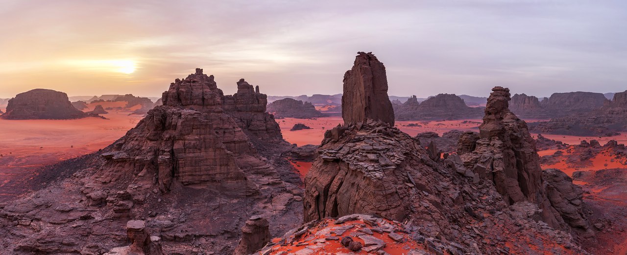 Настоящие марсианские пейзажи можно увидеть в Алжирской Сахаре