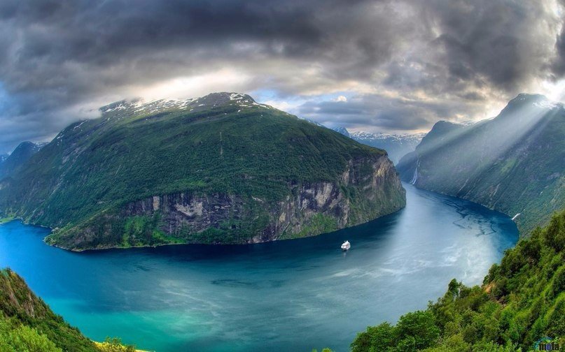 Один из великолепных фьордов Норвегии