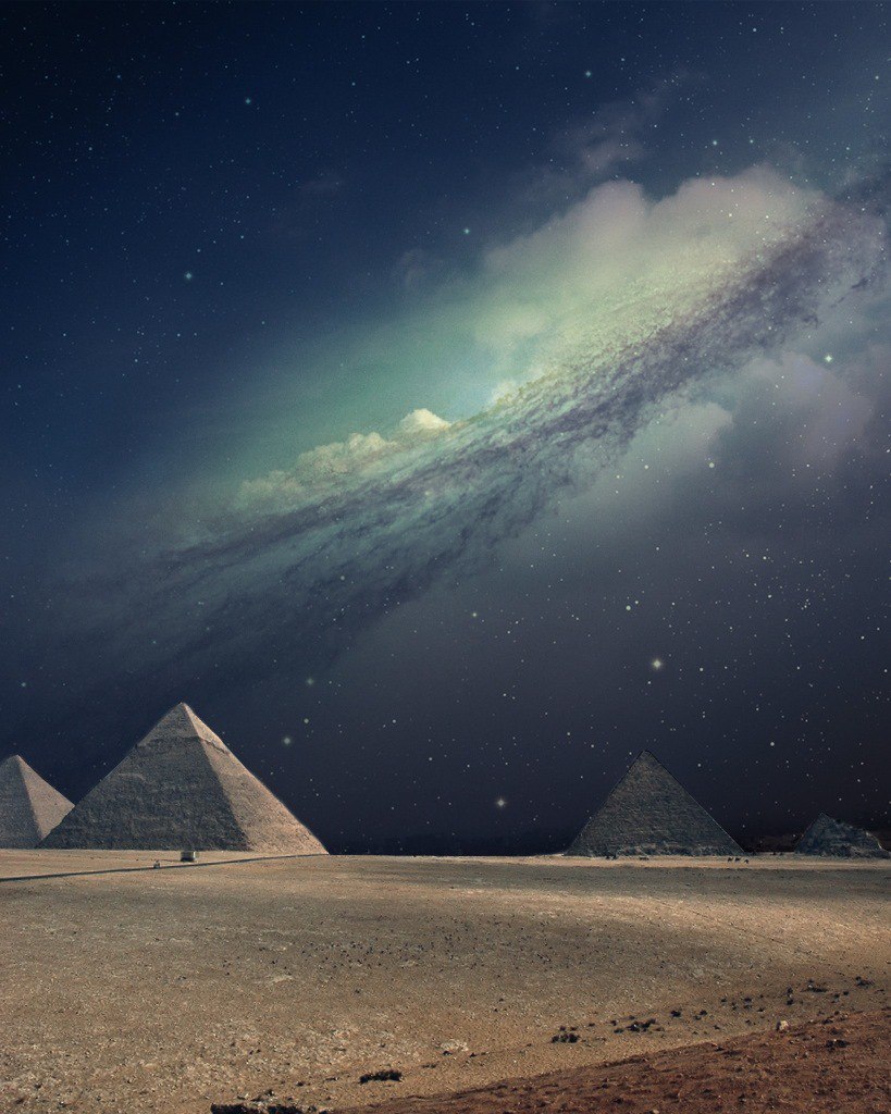 Млечный путь над Египетскими пирамидами