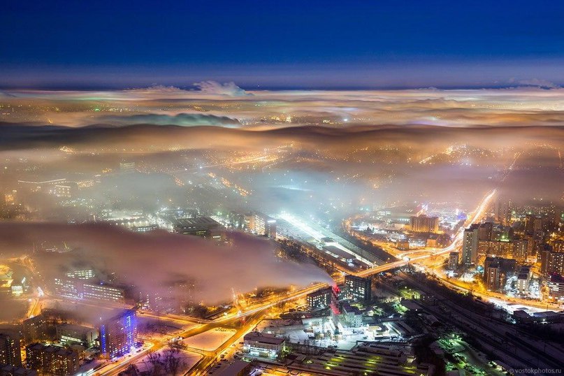 Со смотровой площадки Останкинской телебашни сфотографировали зимнюю, морозную Москву.