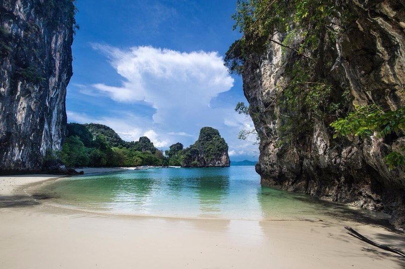 Beach on the island of Hong, Thailand