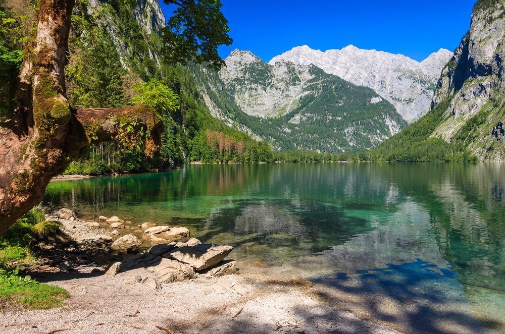 Lake Obersee is a heavenly place located in the east of Bavaria at the foot of the Alps.