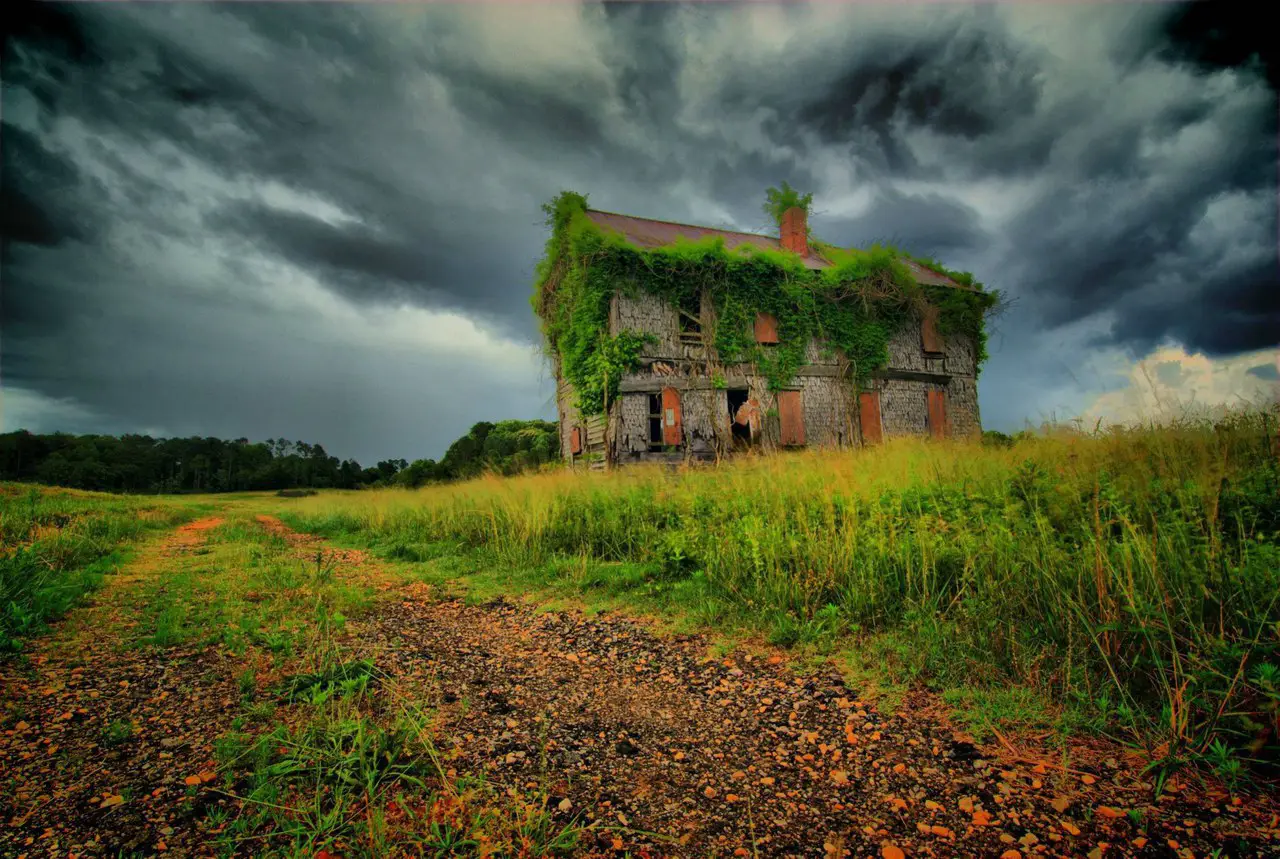 Very atmospheric photos of abandoned places