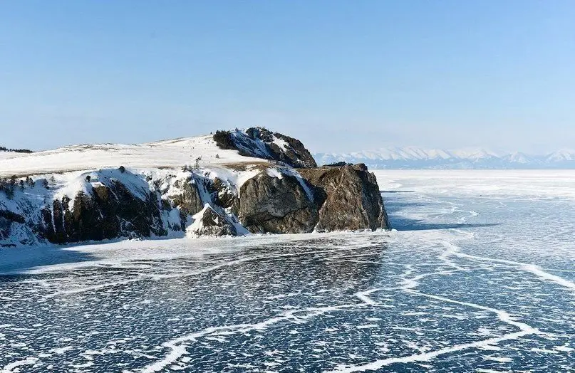 Замерзший Байкал.