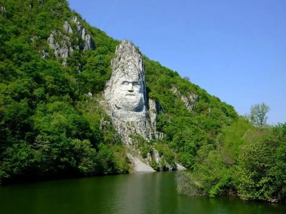 На планете бесчисленное количество потрясающих мест... Путешествуйте!