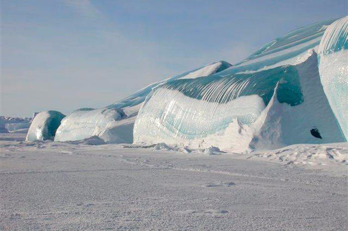 Замерзшая волна в антарктиде