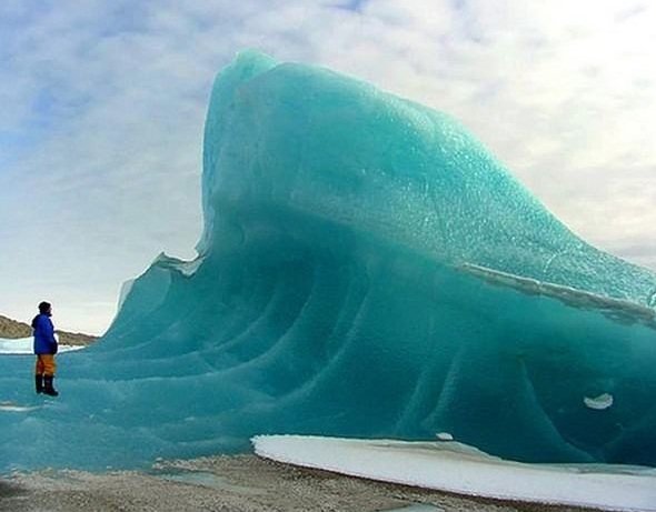 Замерзшая волна в антарктиде