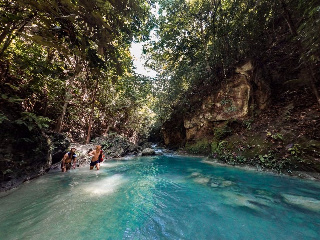 Водопады Кавасан на острове Себу в Филиппинах.