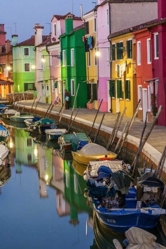 Бурано — самый яркий район Венеции.