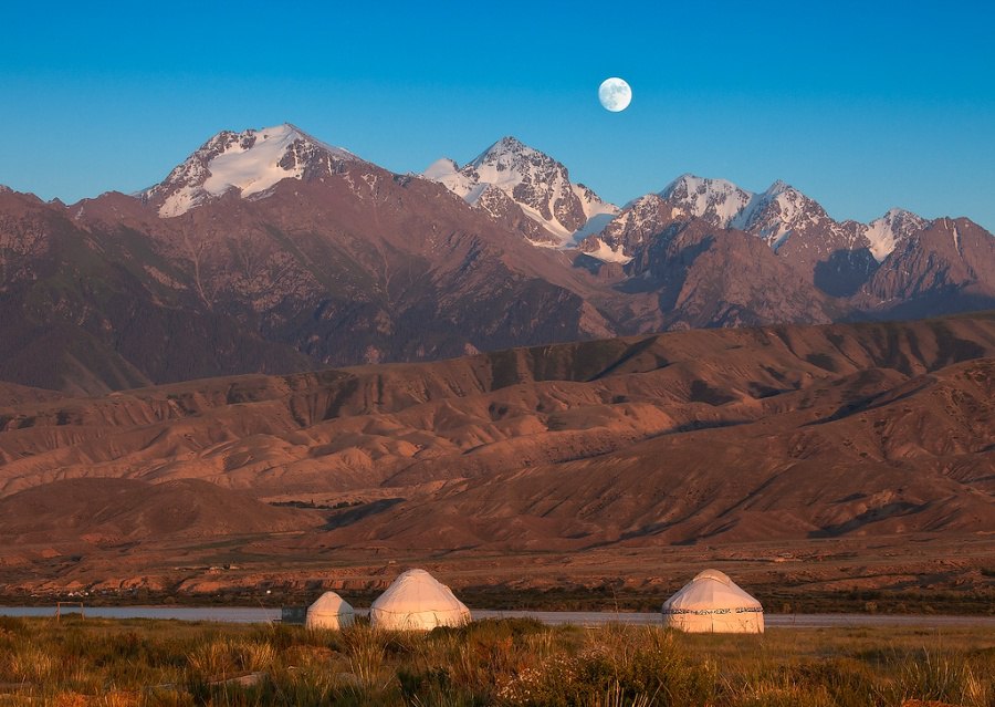 Казахстан - страна гор, степей и какой-то своеобразной дикой романтики. 