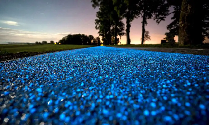 In Poland, invented luminous bicycle paths, which are charged from the sun.