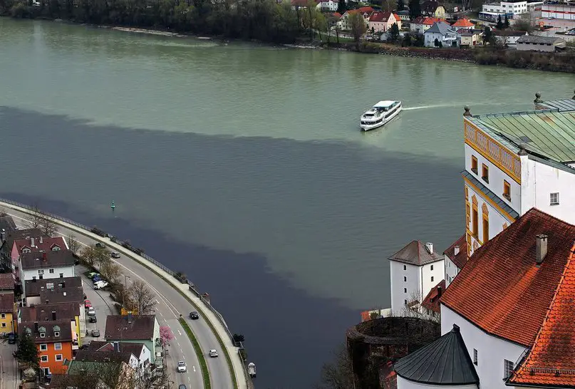 На границе двух водных миров. Это потрясающе!