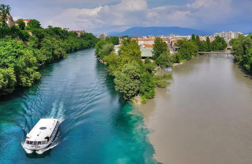 На границе двух водных миров. Это потрясающе!
