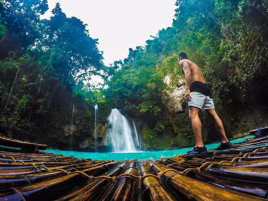 Водопады Кавасан на острове Себу в Филиппинах.
