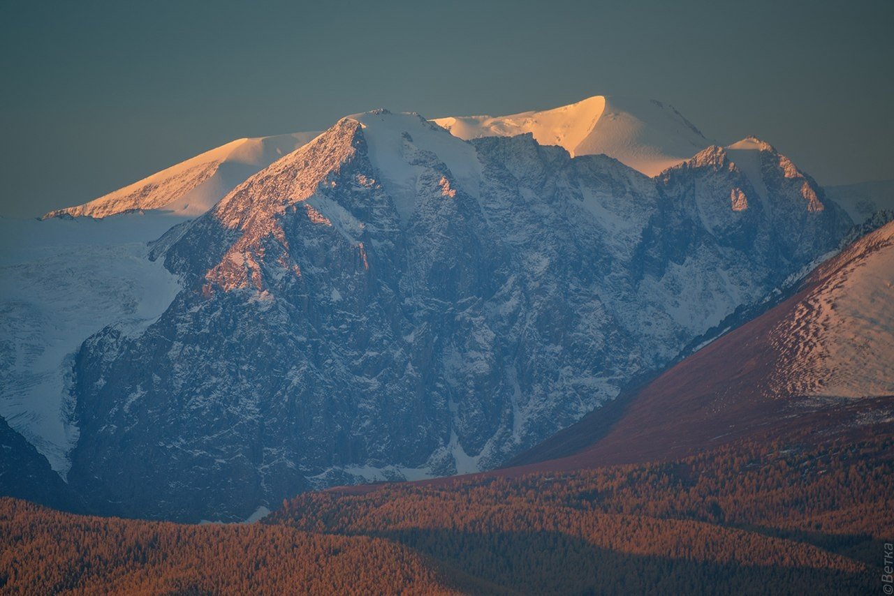 Рассвет в горах Алтая
