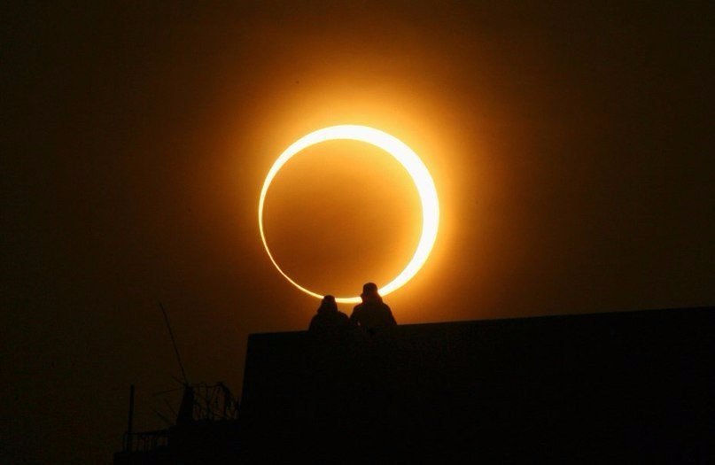 Чудові фотографії сонячного затемнення з усього світу!
