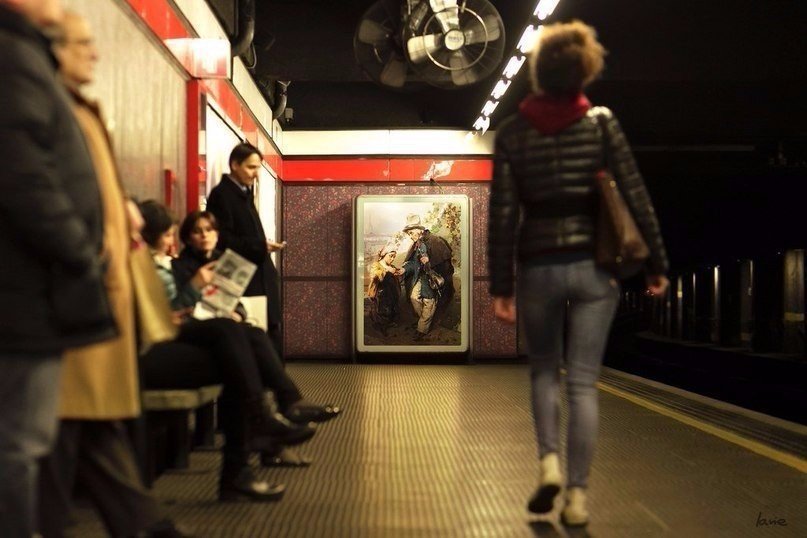 В Париже и Милане места наружной рекламы заняли репродукции картин известных художников