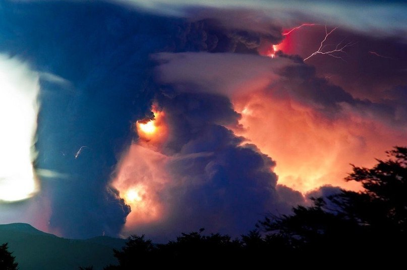 Фотографии извержения вулкана Cordon Caulle, сделанные чилийским фотографом Francisco Negroni