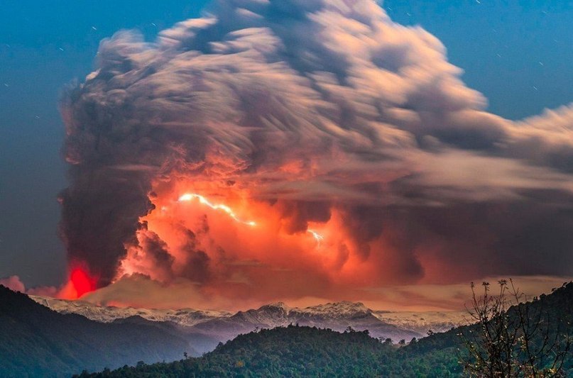 Фотографии извержения вулкана Cordon Caulle, сделанные чилийским фотографом Francisco Negroni