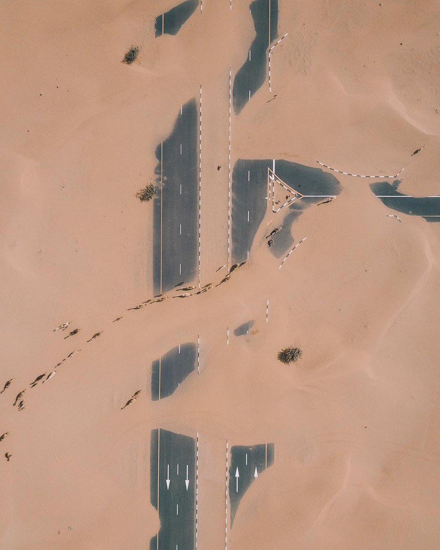 Дороги в Дубае после песчаной бури