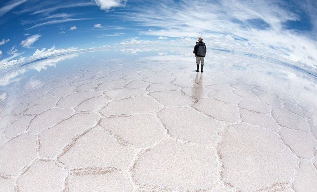 Giant behind the looking glass - Uyuni solonchak in Bolivia