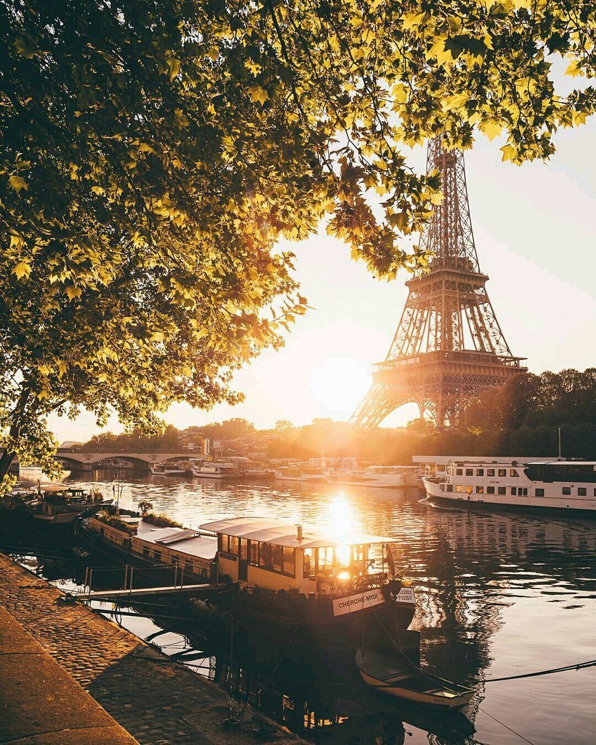 Париж, Франція