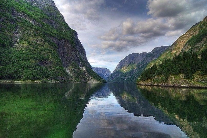 Захоплюючі панорами норвезьких фіордів.