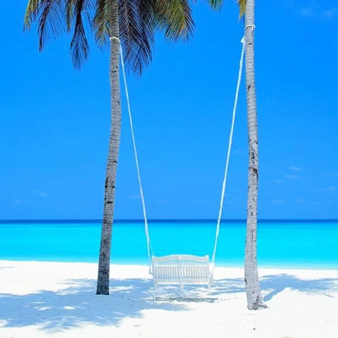 We warm ourselves with warm photos from the Maldives