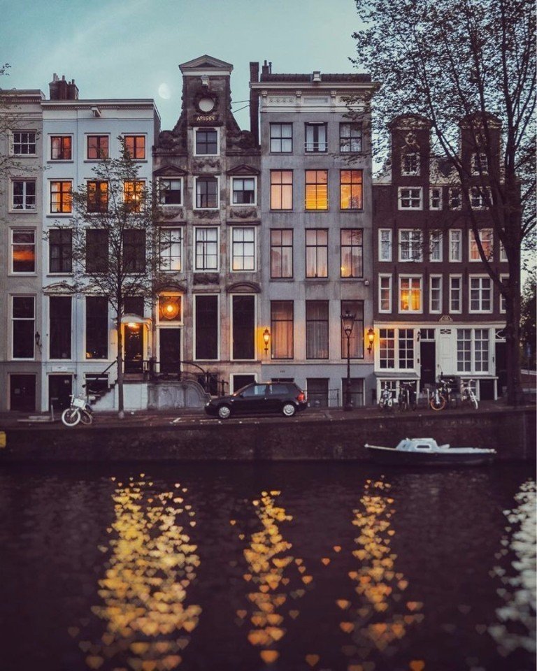 Окутанный золотой осенью Амстердам. Красиво!