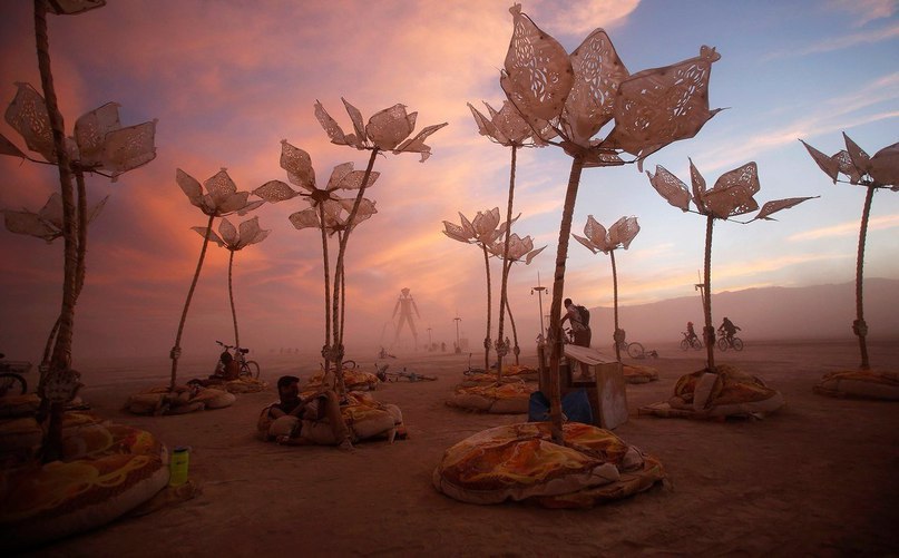 Арт-объекты фестиваля «Burning Man» («Горящий человек») в пустыне Блэк-Рок
