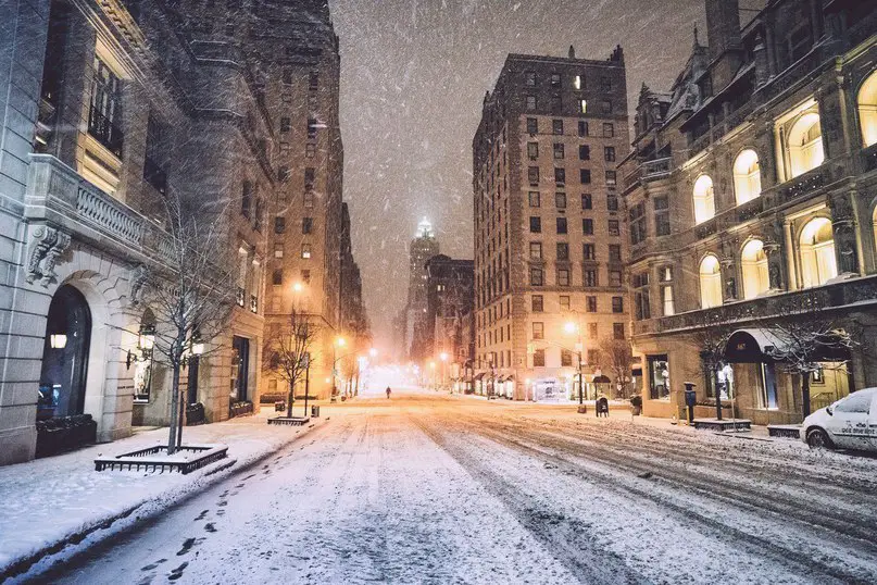 Snow-covered New York. What is missing now ...
