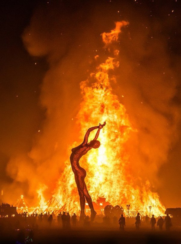 Арт-объекты фестиваля «Burning Man» («Горящий человек») в пустыне Блэк-Рок