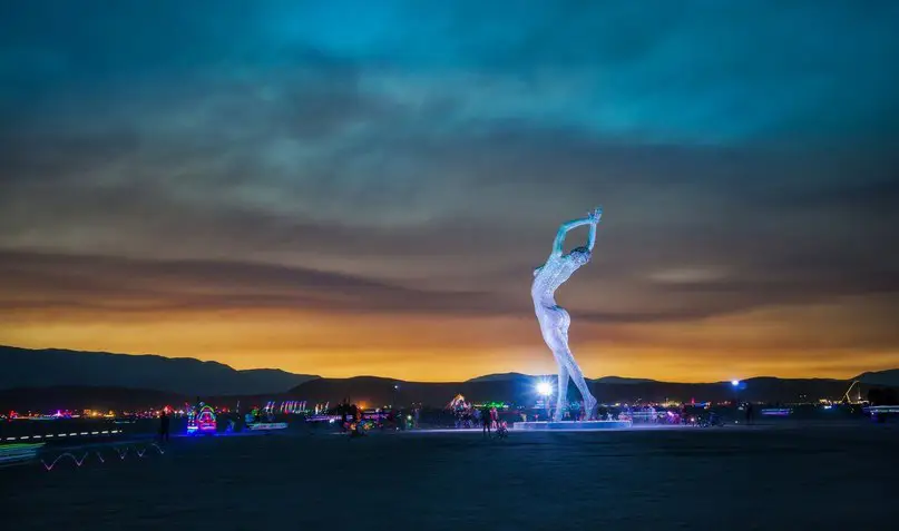 Арт-объекты фестиваля «Burning Man» («Горящий человек») в пустыне Блэк-Рок