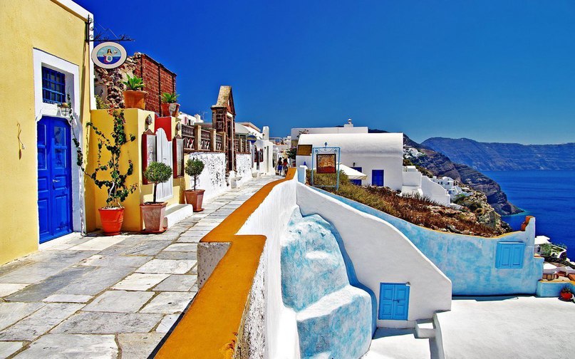 Inviting beauty of the fairytale Santorini, Greece