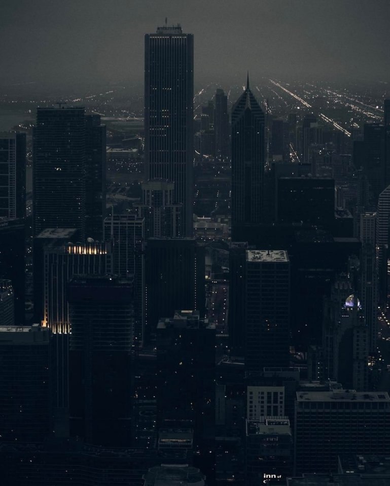The gloomy charm of Chicago