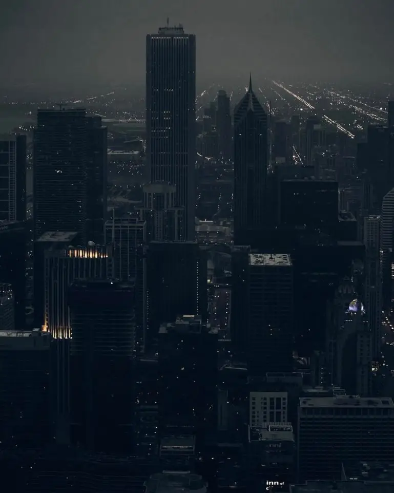 The gloomy charm of Chicago