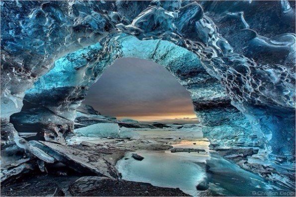Вот такая пещера есть в Исландии. Для тех, кому жарко.