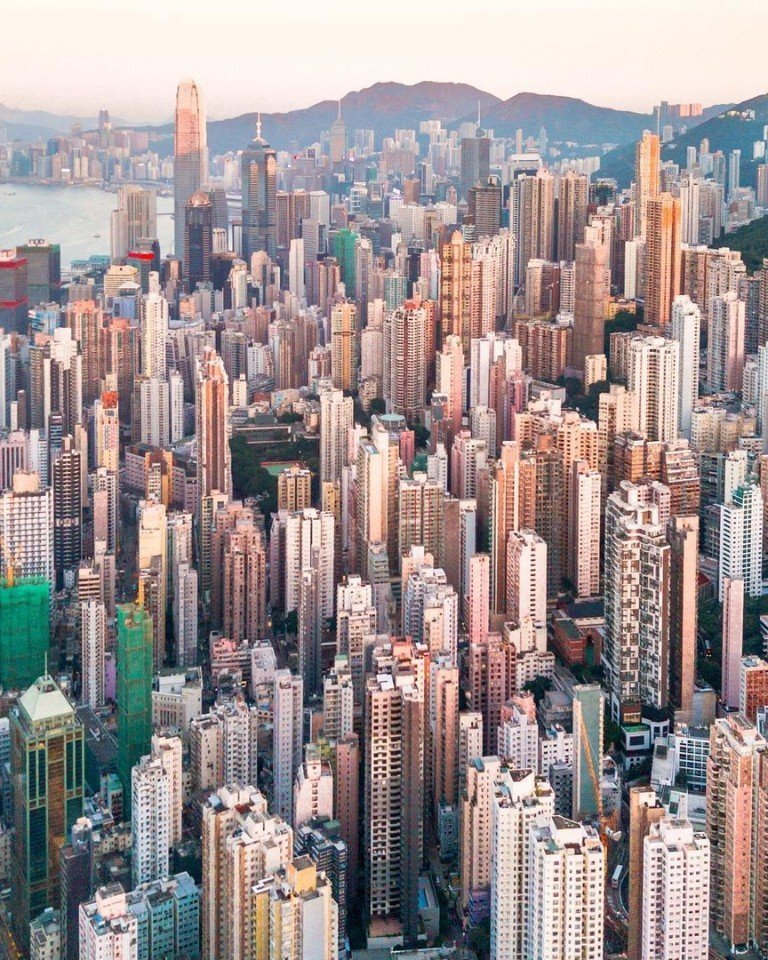 Яркие краски небоскребов Гонконга